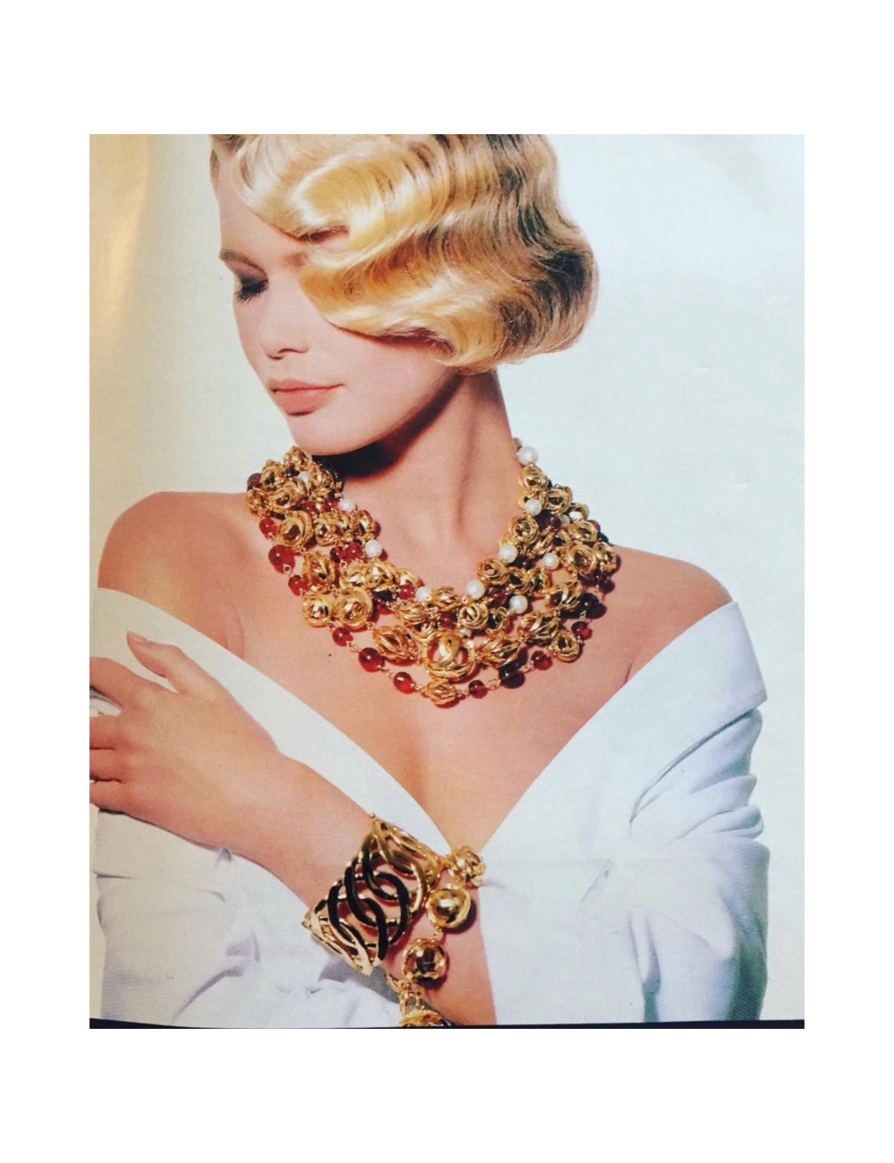 CHANEL vintage cuff bracelet in gilt metal braided chain