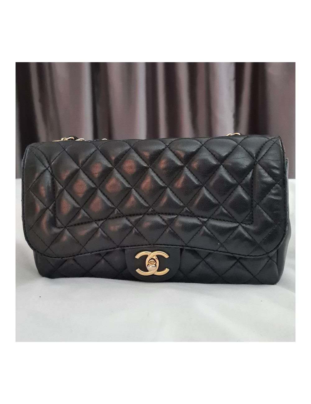 Sac CHANEL en cuir d'agneau noir