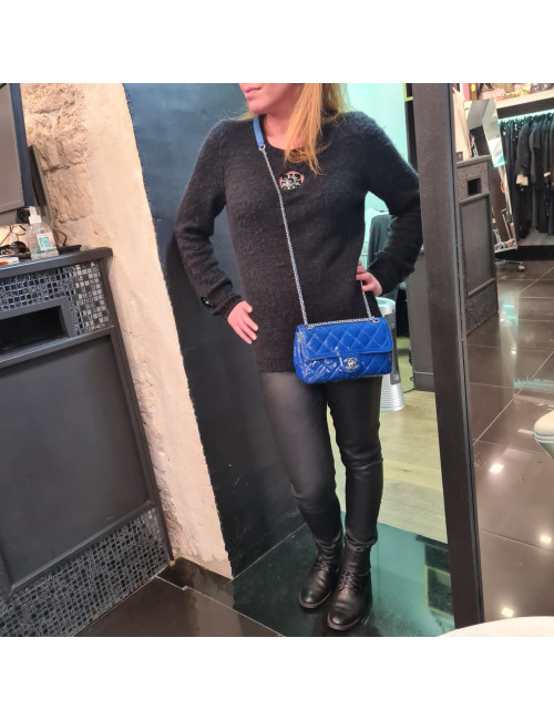 Timeless CHANEL cuir verni bleu