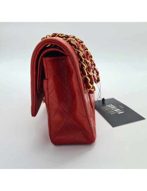 Timeless CHANEL rouge en cuir d'agneau
