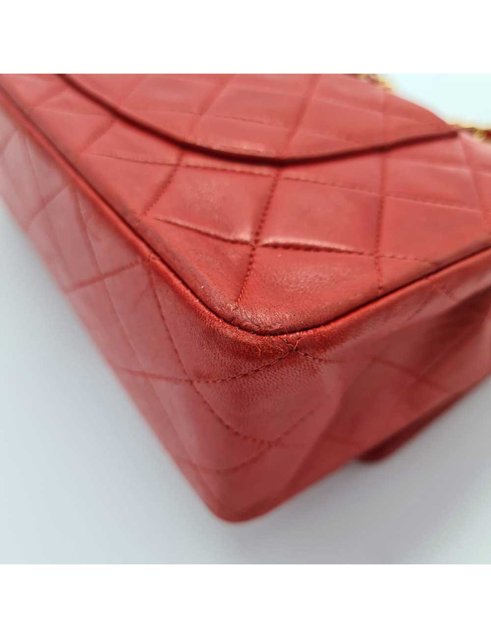 Timeless CHANEL rouge en cuir d'agneau