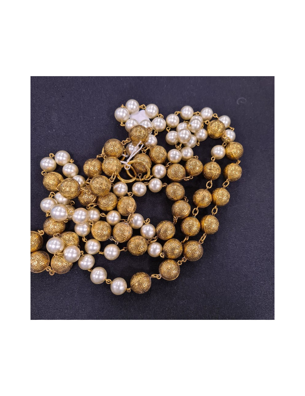 Sautoir CHANEL double rangs perles nacrées et métal