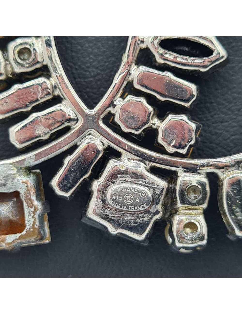 Pendentif CHANEL double cabochons noirs et brillants