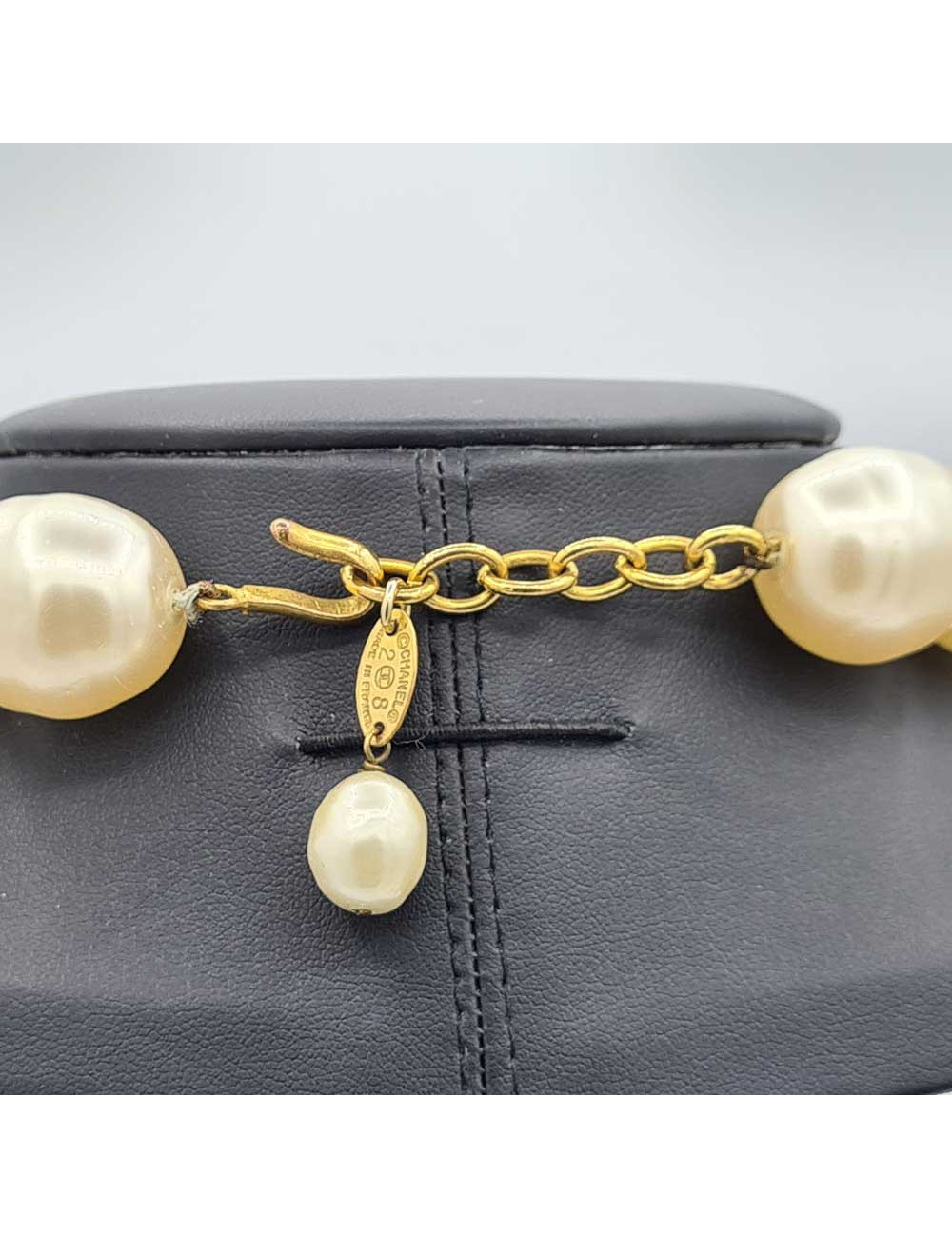 Shoker CHANEL Vintage pâte de verre 