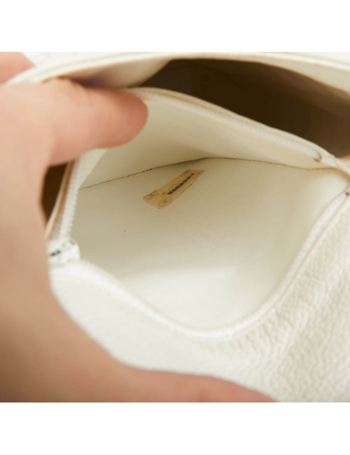 CHANEL Vintage Clutch bag in Grained White Leather