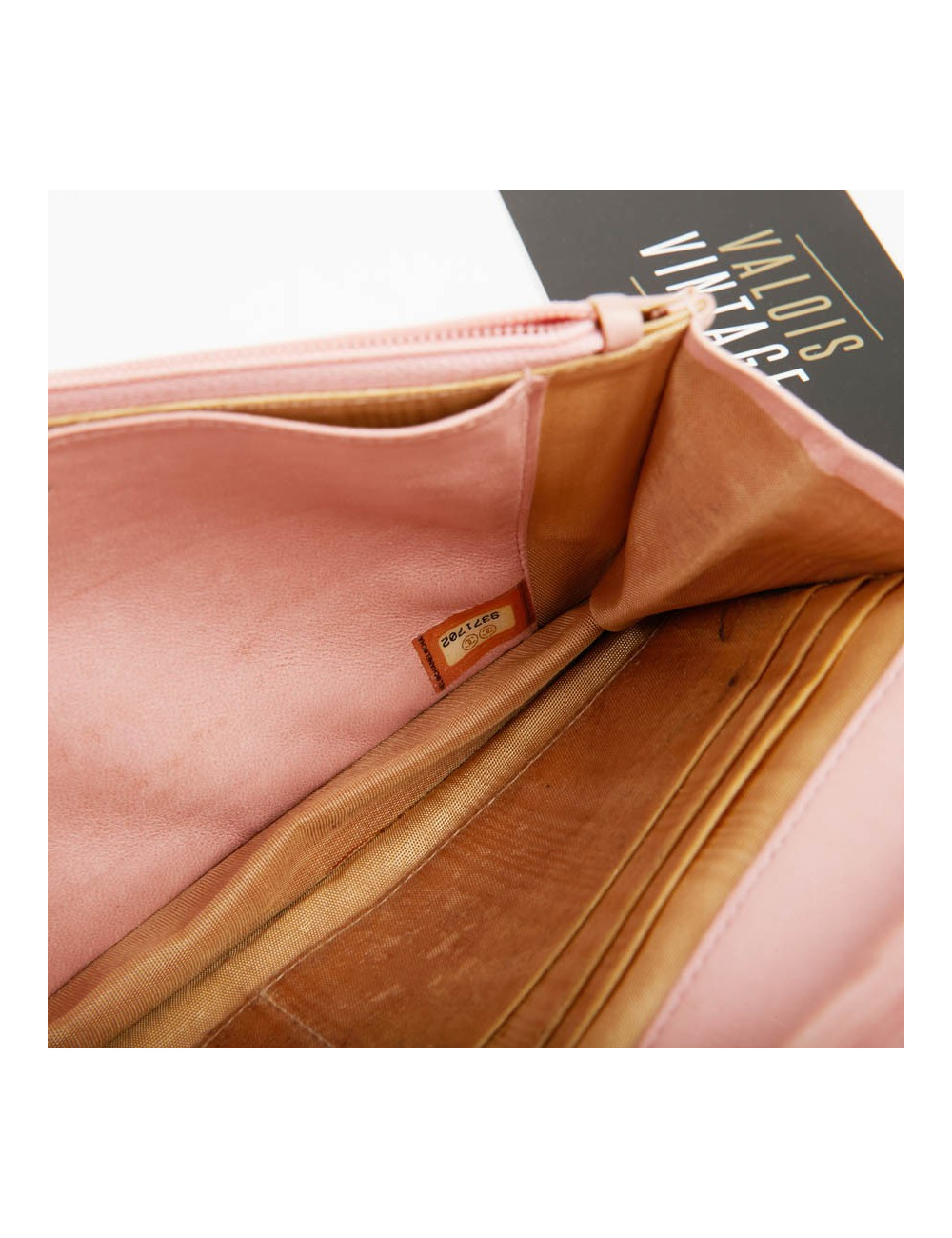 CHANEL Wallet on Chain in Grained Pink Leather