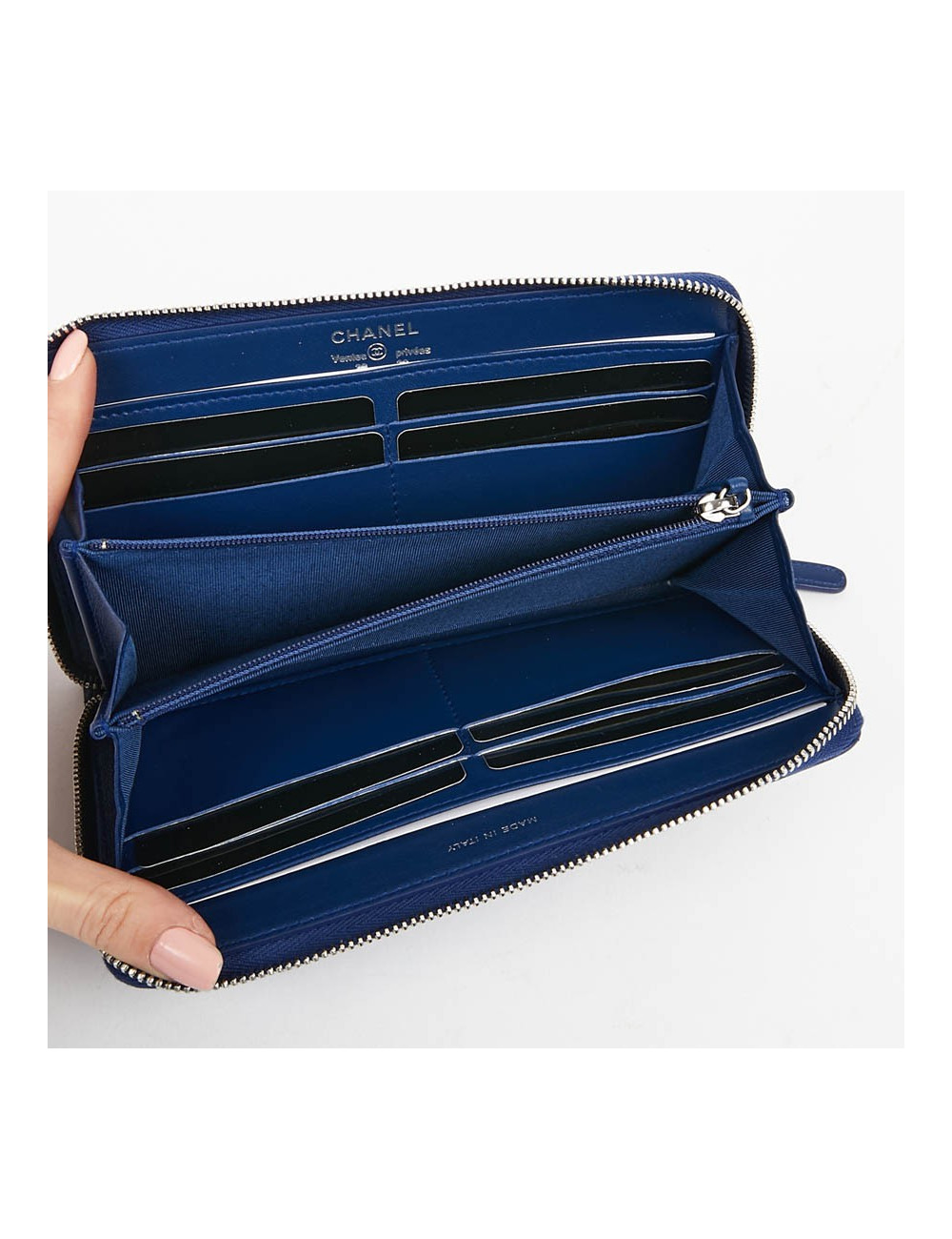 Portefeuille CHANEL en cuir d'agneau lisse bleu