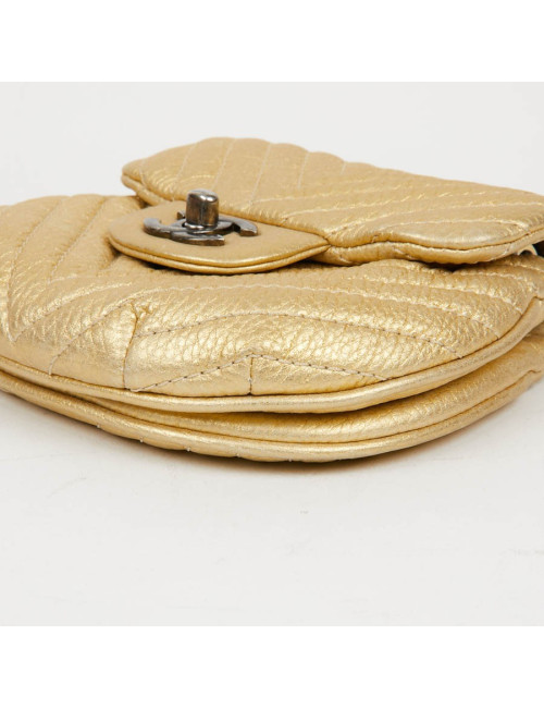 Sac CHANEL en cuir jaune forme coquillage