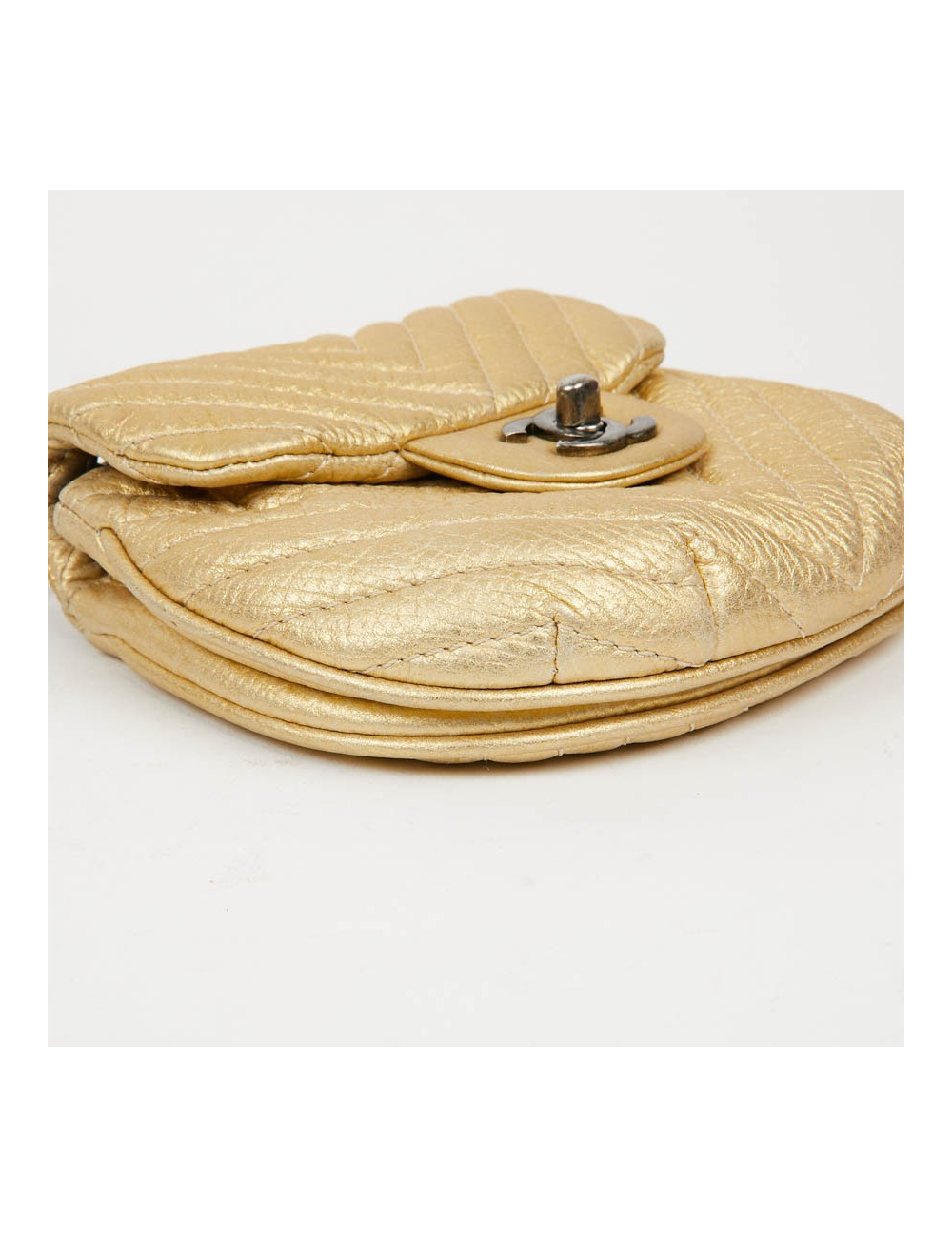 Sac CHANEL en cuir jaune forme coquillage