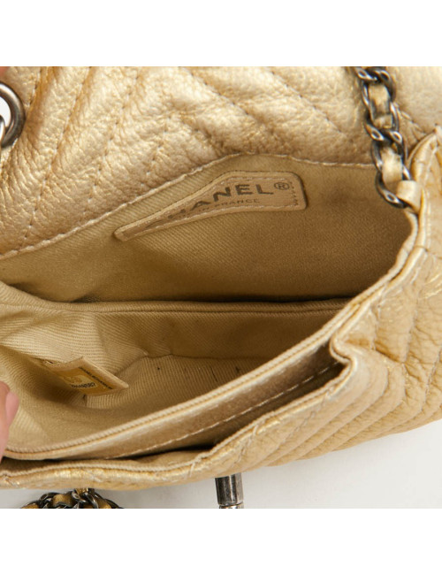 Sac CHANEL en cuir jaune forme coquillage