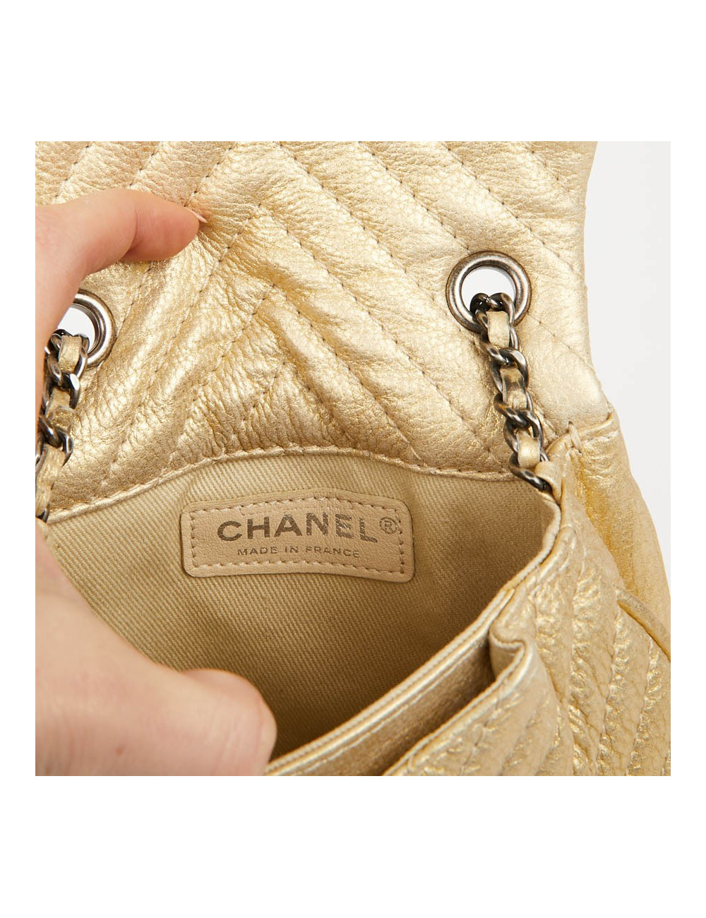 Sac CHANEL en cuir jaune forme coquillage