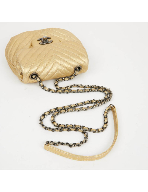 Sac CHANEL en cuir jaune forme coquillage