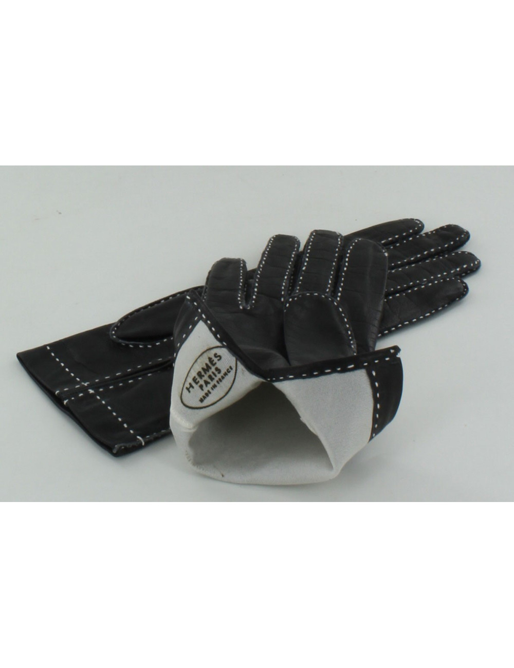 Gants HERMES en cuir lisse noir surpiqûres blanches