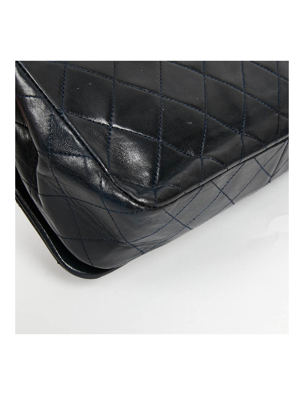 CHANEL Vintage Navy Blue Lambskin Bag - Second hand bag certified