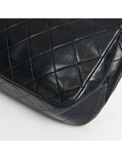 CHANEL Vintage Navy Blue Lambskin Bag - Second hand bag certified