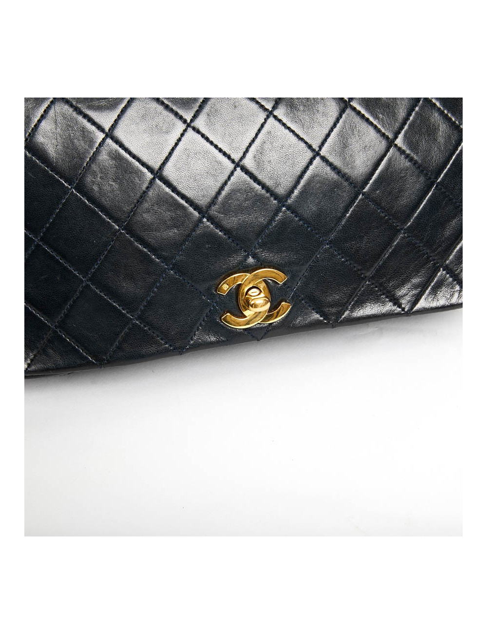 CHANEL Vintage Navy Blue Lambskin Bag - Second hand bag certified