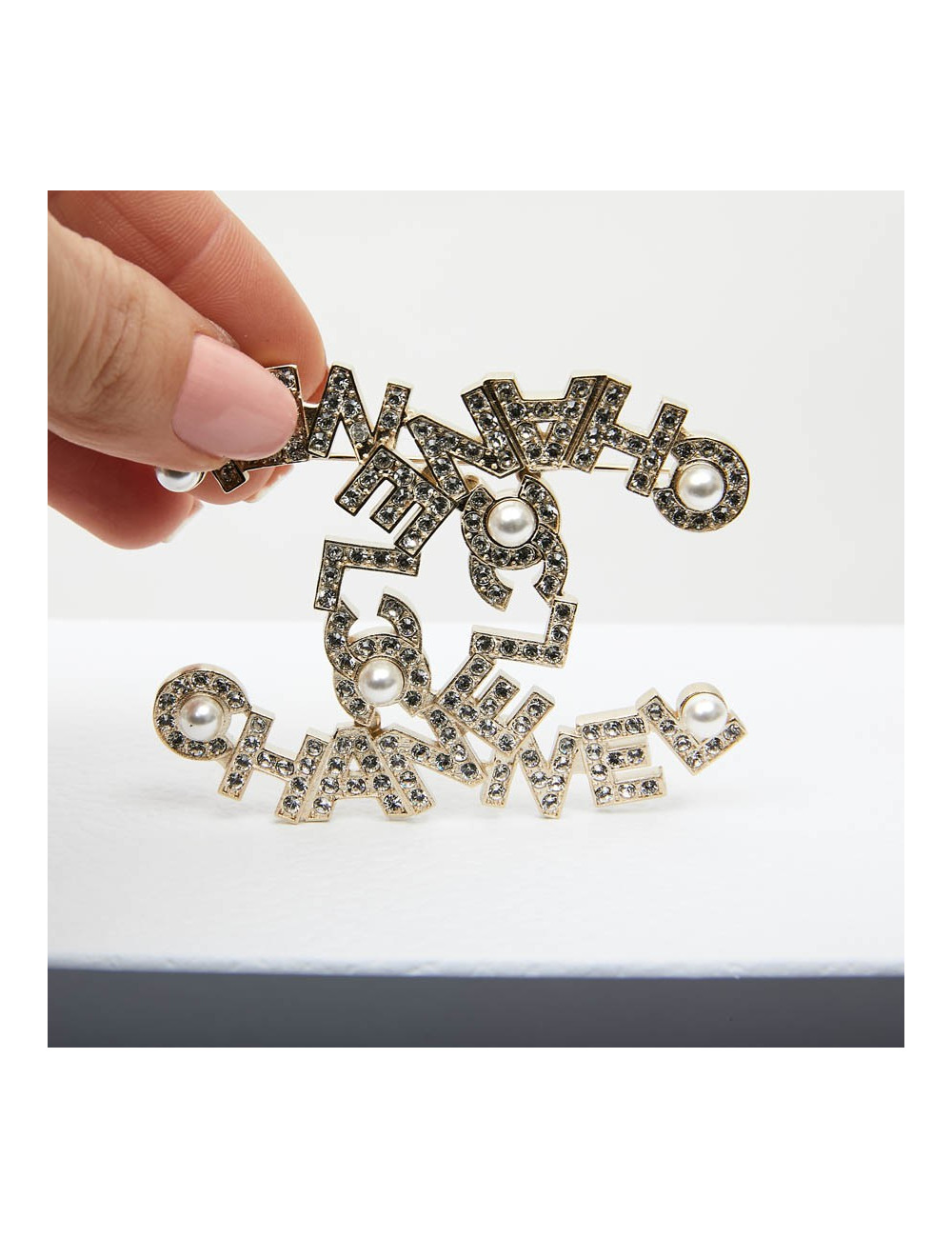 Grande Broche CHANEL strass et métal doré