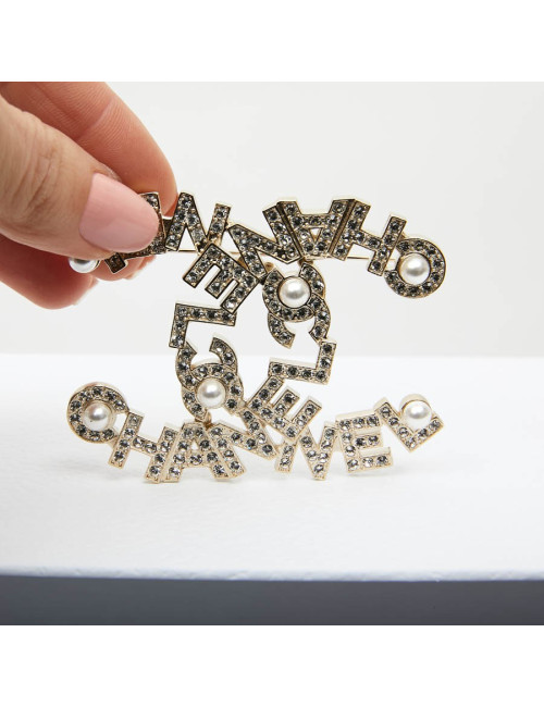 Grande Broche CHANEL strass et métal doré