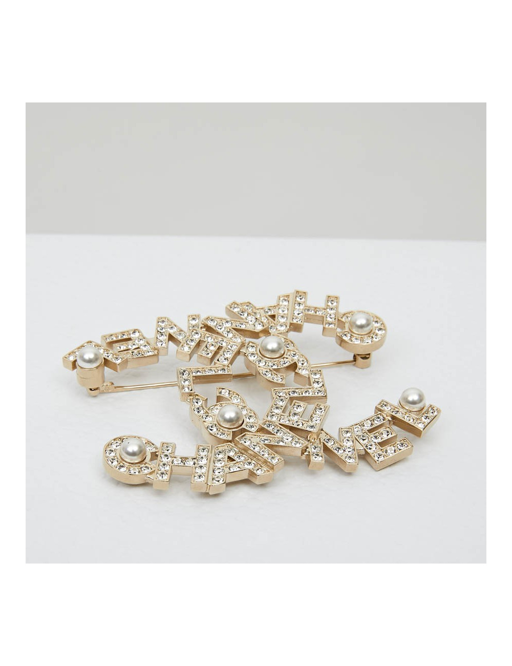CHANEL Large CC Brooch in Gilt Metal, Pearls and Rhinestones