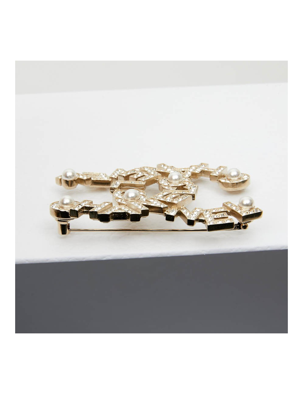 CHANEL Large CC Brooch in Gilt Metal, Pearls and Rhinestones