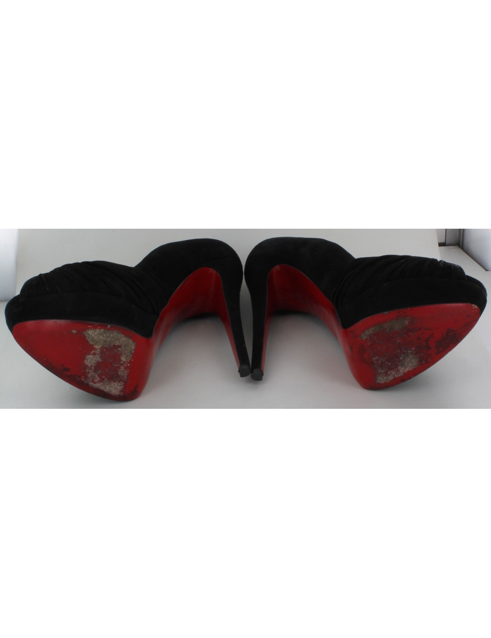 Escarpins LOUBOUTIN Taille 40,5 en daim