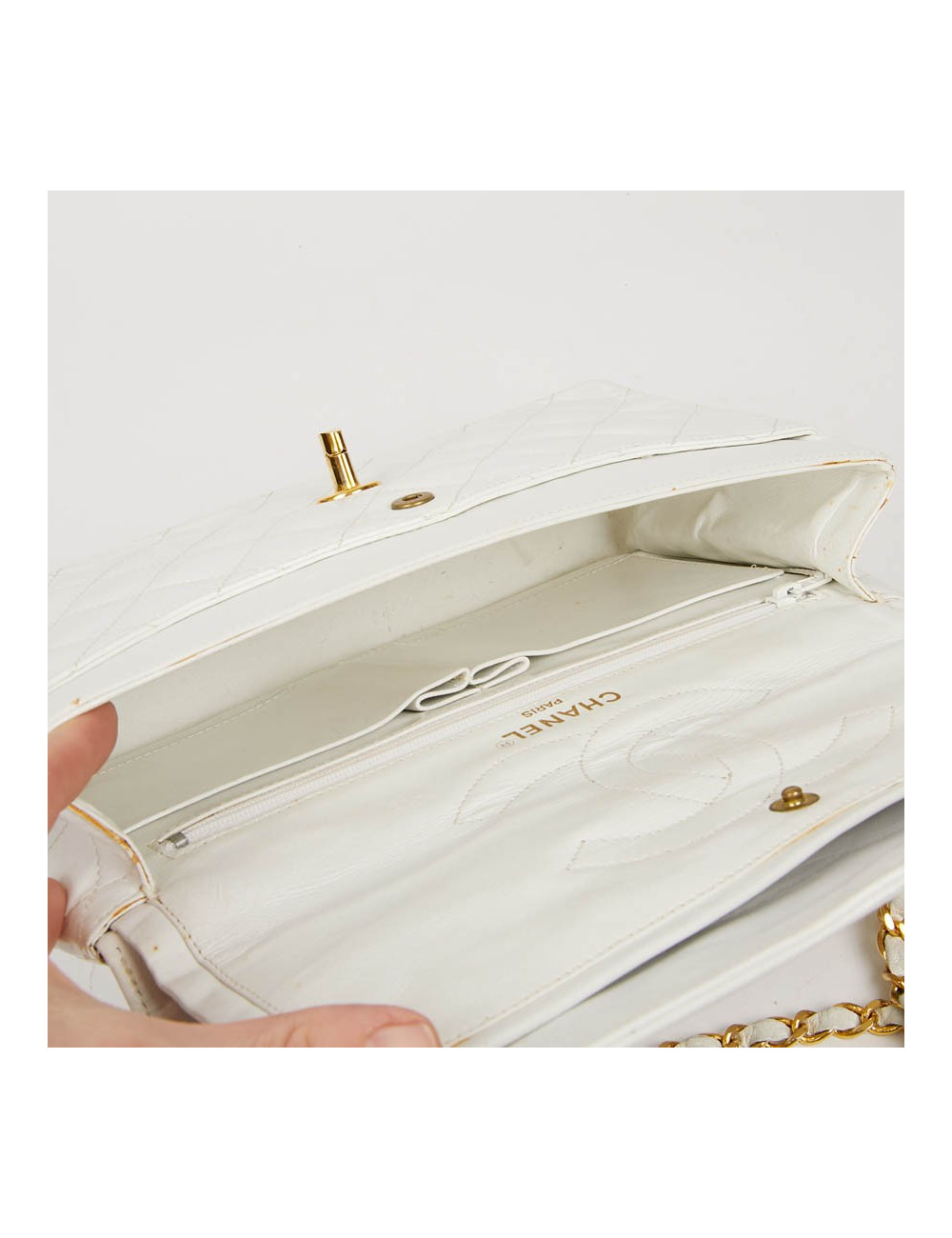Timeless CHANEL Vintage Bag in White Leather-Certified occasion