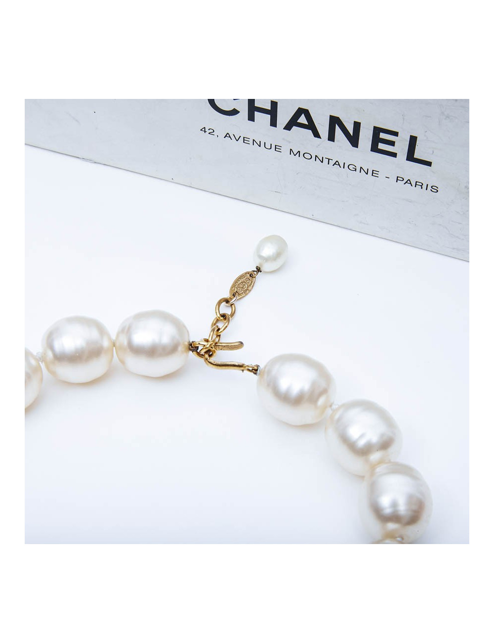 Shoker CHANEL Vintage pâte de verre 