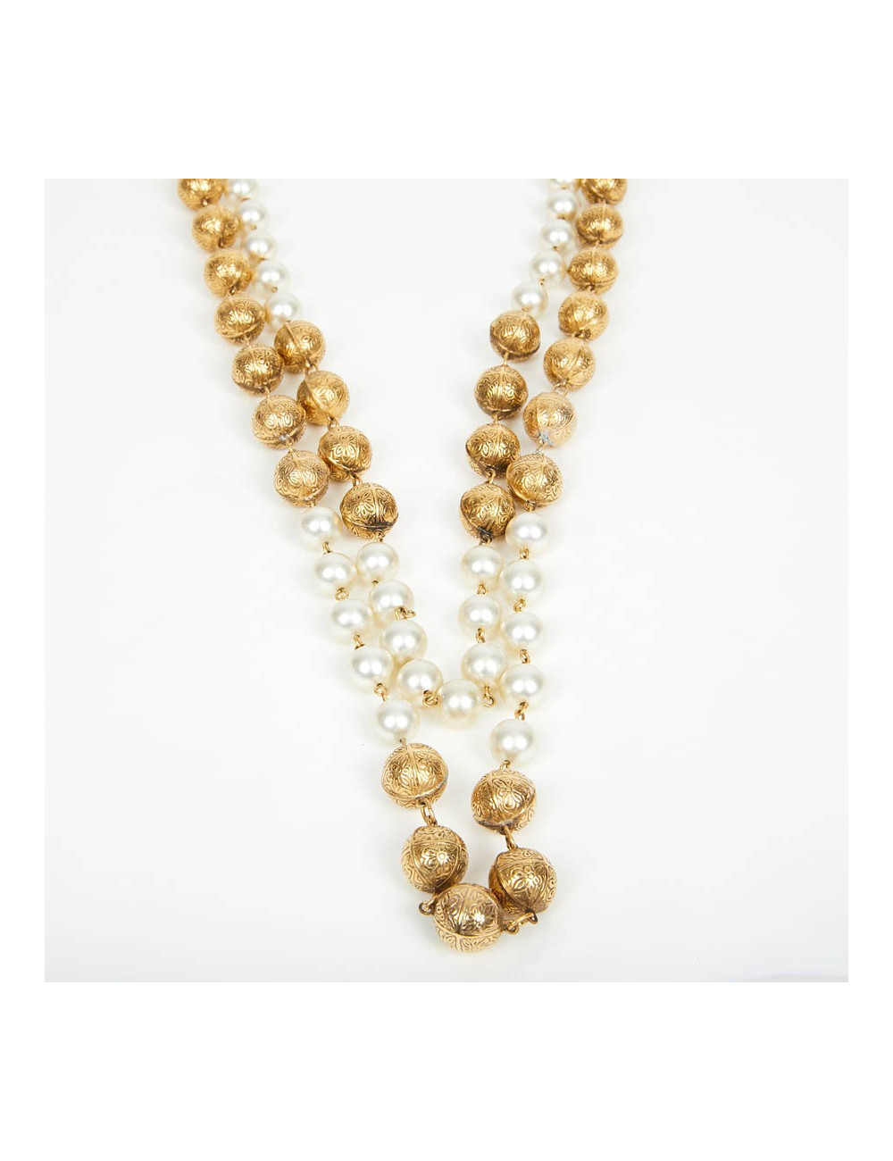 CHANEL two-row pearly and metal long necklace