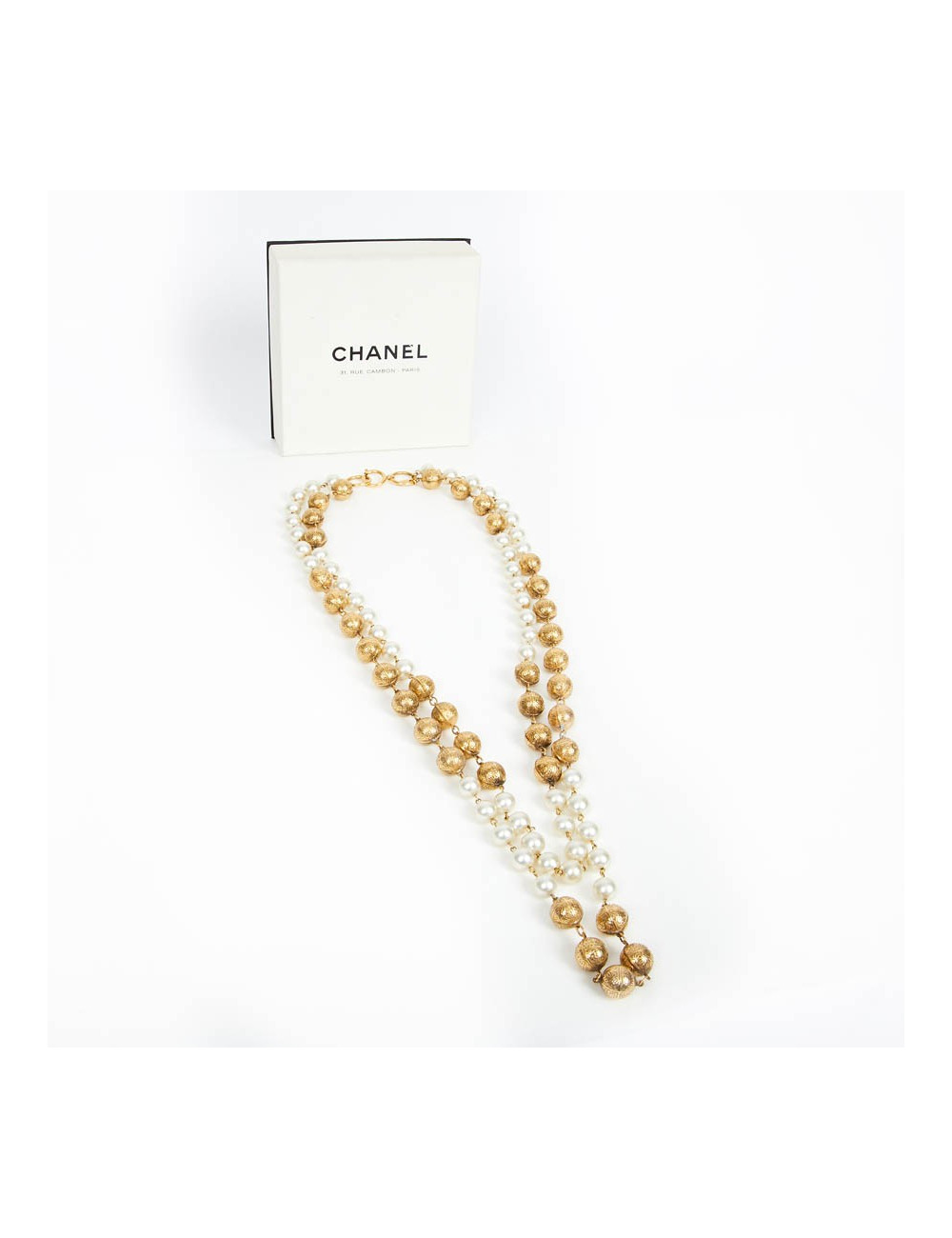 CHANEL two-row pearly and metal long necklace