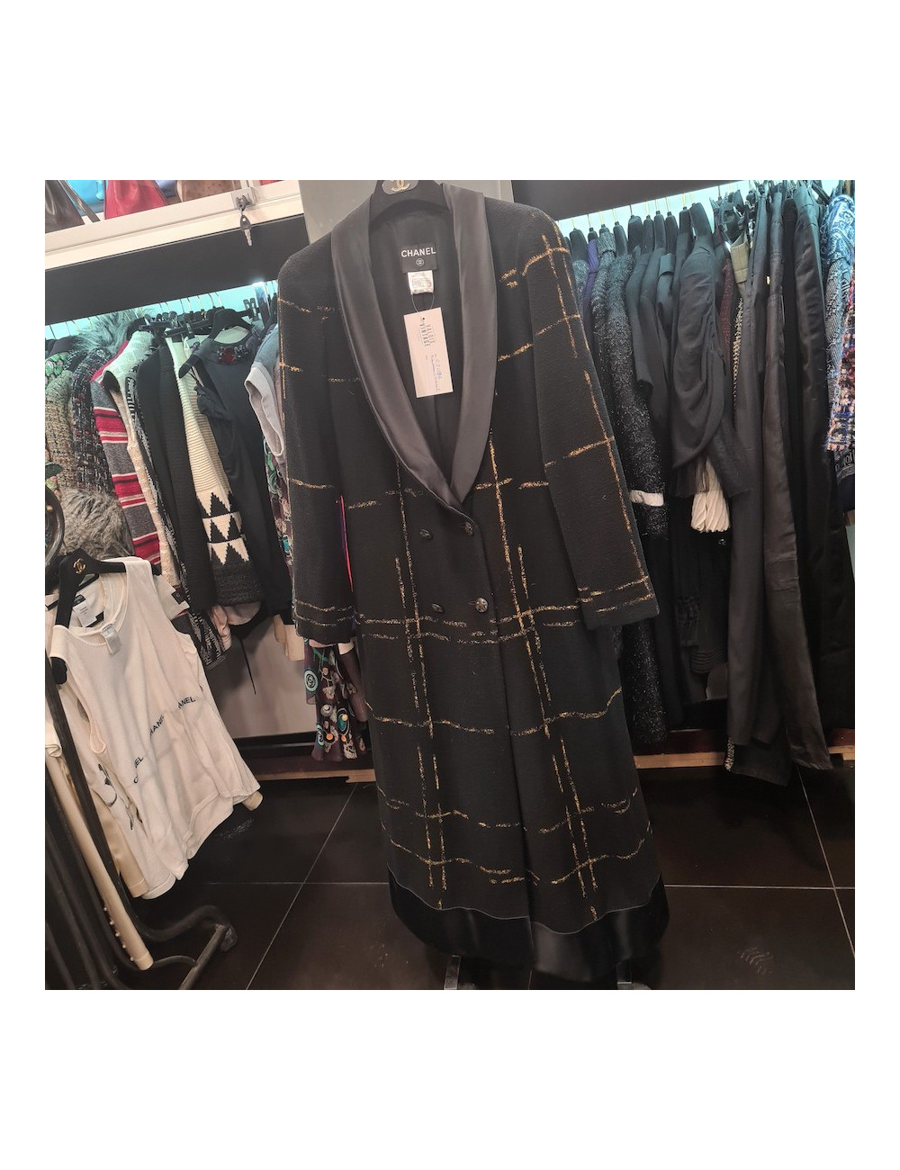 Long manteau CHANEL noir et or