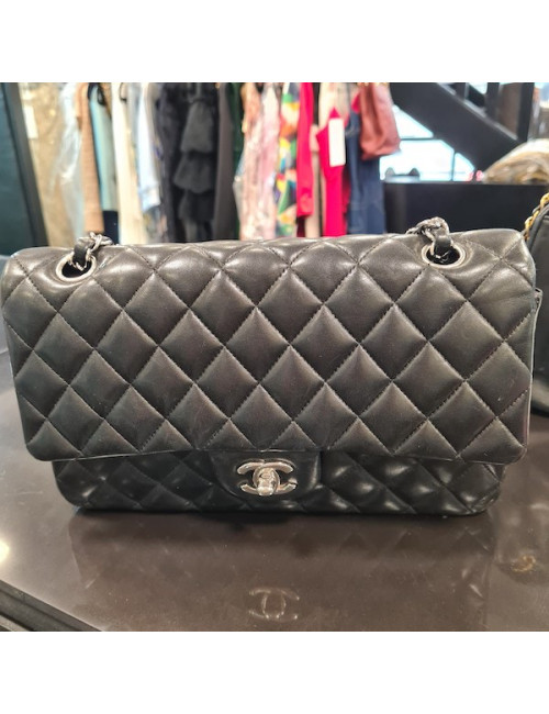 Timerless CHANEL cuir d'agneau noir