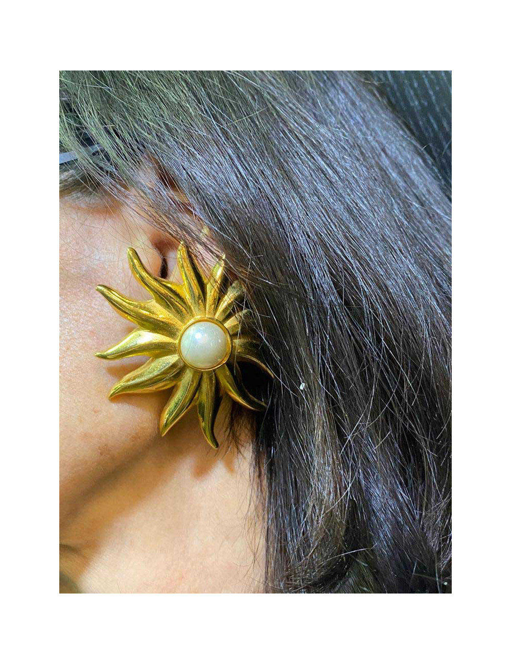 Clips d'oreille CHANEL soleil et perles nacrées