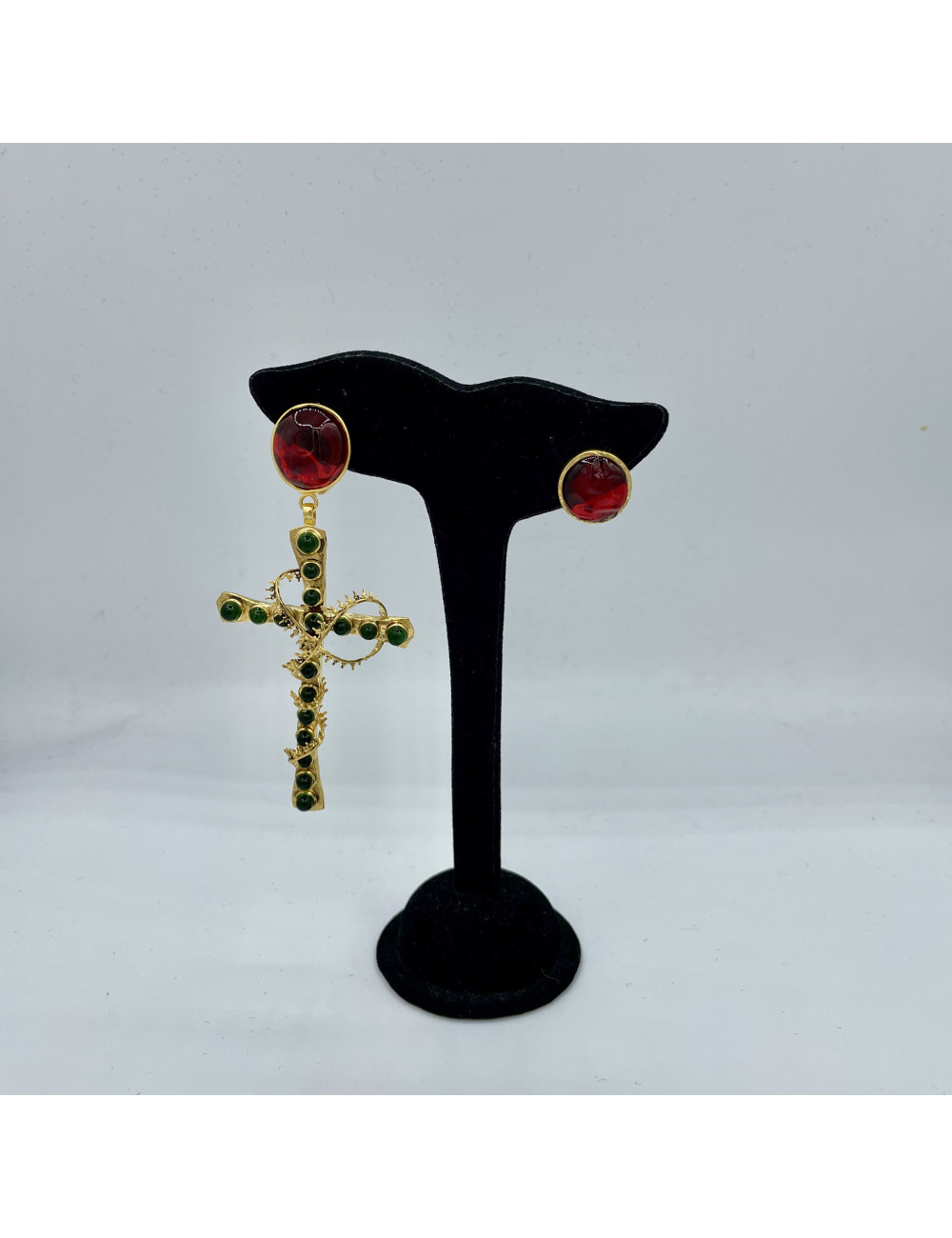 Clous MARGUERITE DE VALOIS rubis et emeraude