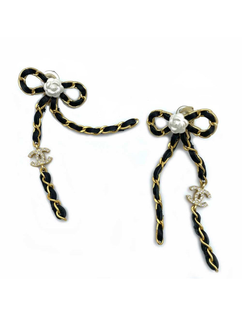 Clips Chanel cuir et métal doré