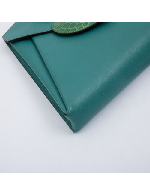 Sac pochette HERMES Tutti frutti Hermail cuir tadelakt bleu paon et crocodile vert