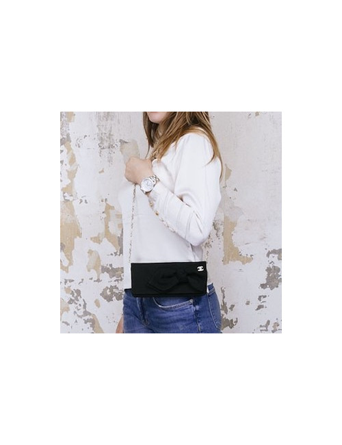 Pochette CHANEL en tissu noir et chaîne dorée