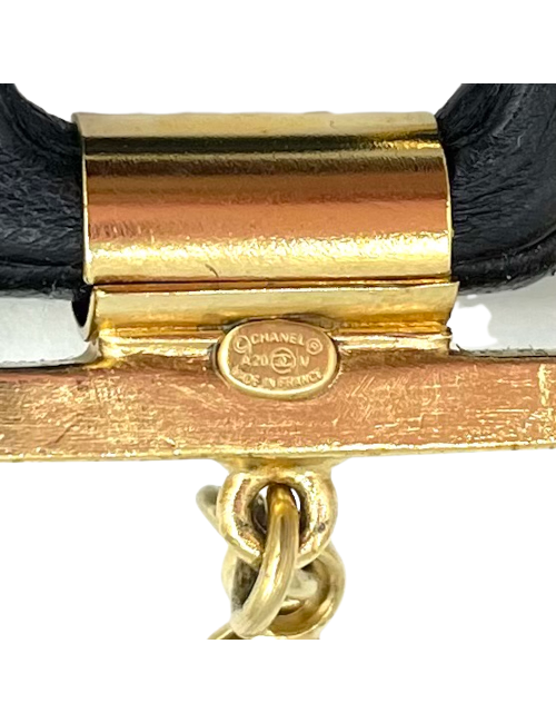 Bracelet CHANEL cuir noir CC dorée