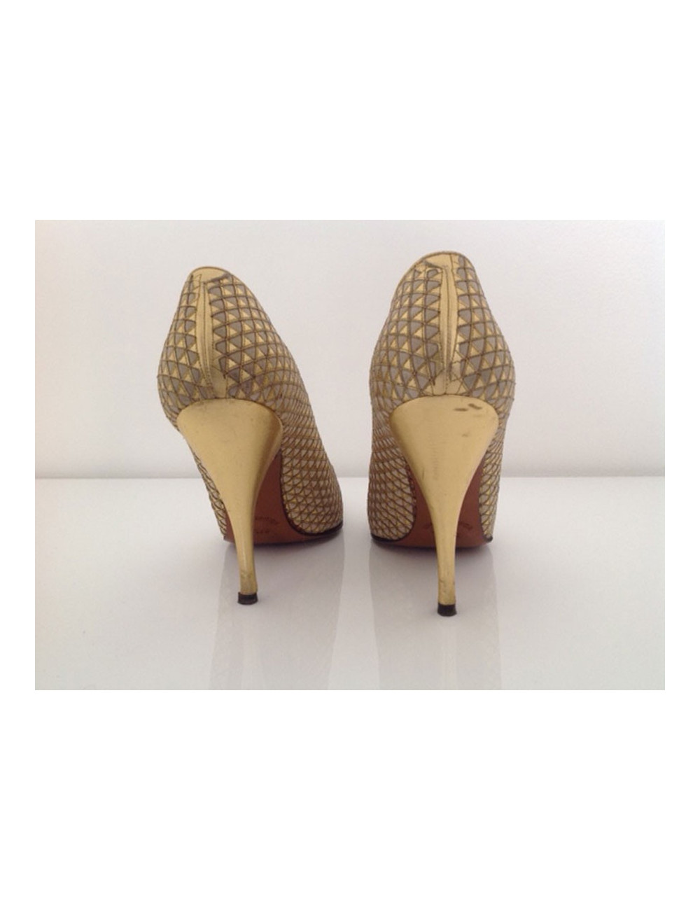 Ecarpins FERRAGAMO créations t37.5 brodés or