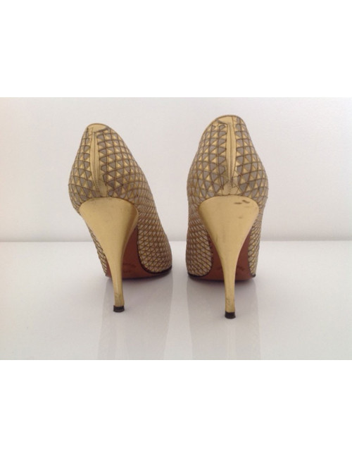 Ecarpins FERRAGAMO créations t37.5 brodés or