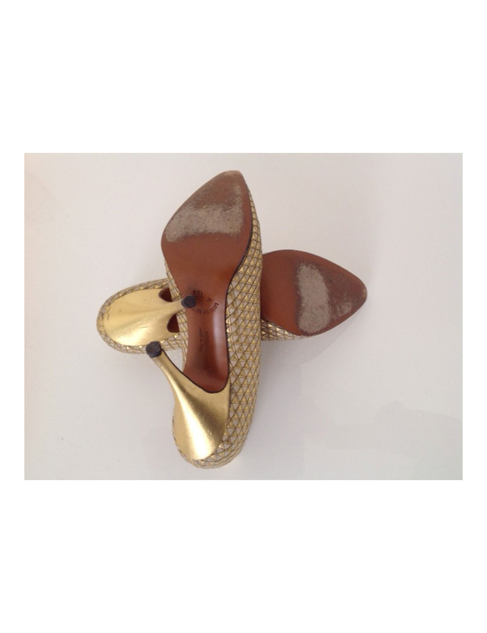 Ecarpins FERRAGAMO créations t37.5 brodés or