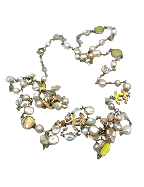 Sautoir CHANEL perles d'eau douce nacrees