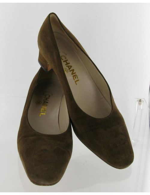 Brown suede CHANEL pumps