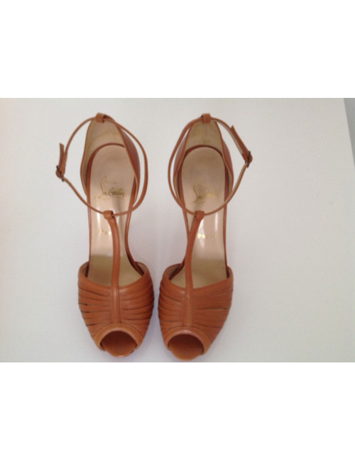 Sandales CHRISTIAN LOUBOUTIN T 38 cuir gold