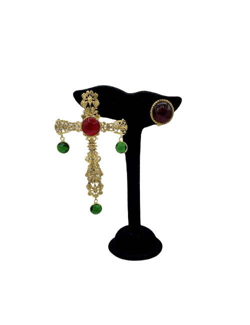 Clous croix pendantes MARGUERITE DE VALOIS rubis émeraude