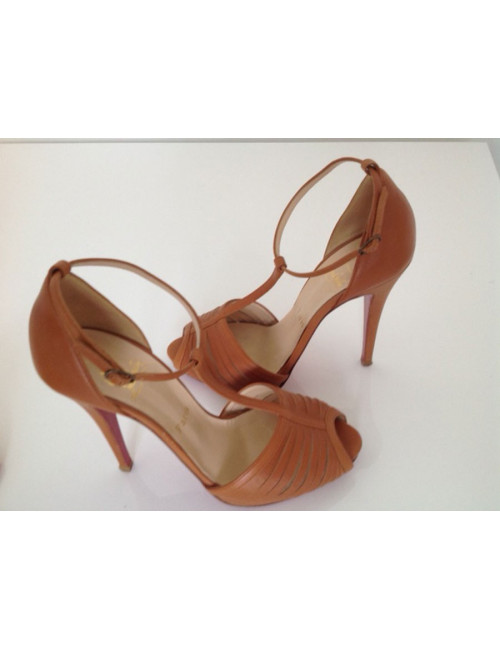 Sandales CHRISTIAN LOUBOUTIN T 38 cuir gold