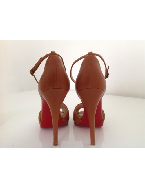 Sandales CHRISTIAN LOUBOUTIN T 38 cuir gold