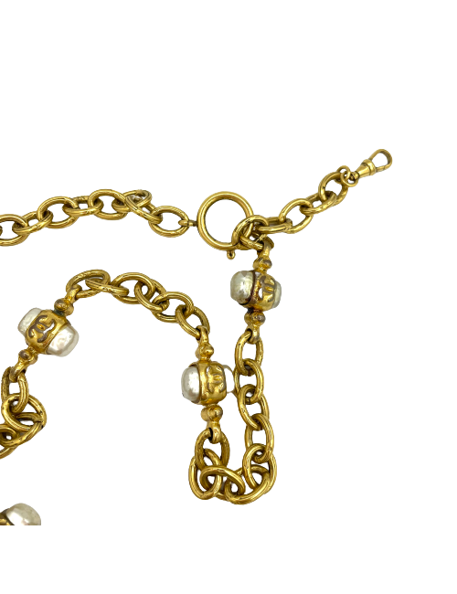 Sautoir CHANEL Vintage en métal doré et perles nacrées
