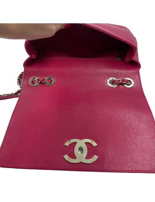 Sac CHANEL carré en cuir rose fushia liseré en python