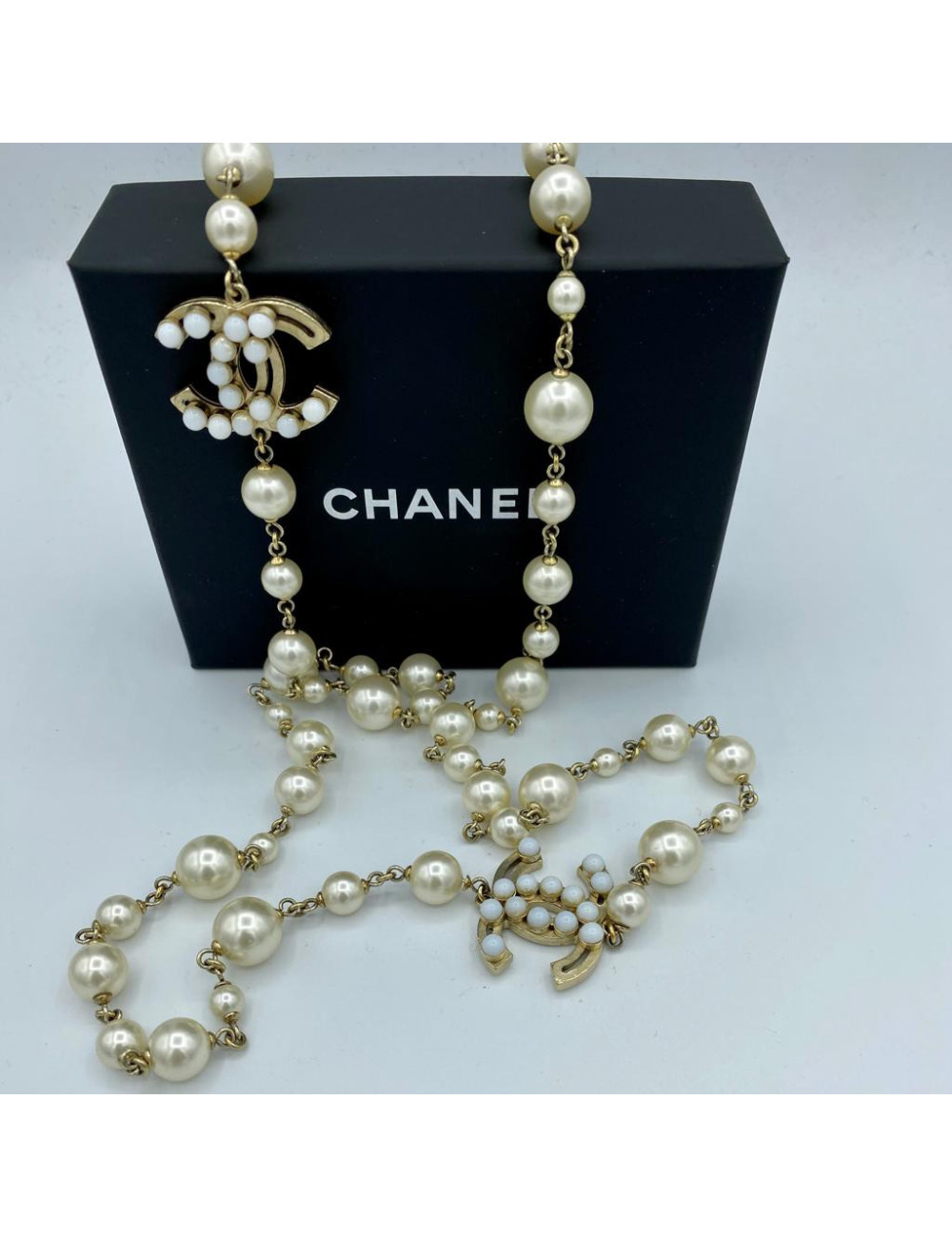 Sautoir CHANEL perles nacrées