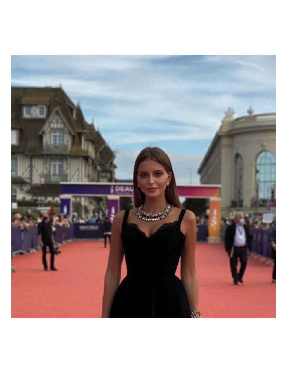 Collier CHANEL perles nacrées  et noires et strass